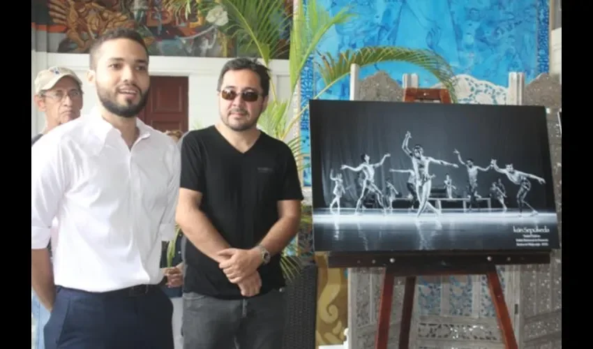 Actualmente, la fotografía está considerada como un arte más, esto es, la cámara fotográfica, al igual que el pincel y el lienzo. 