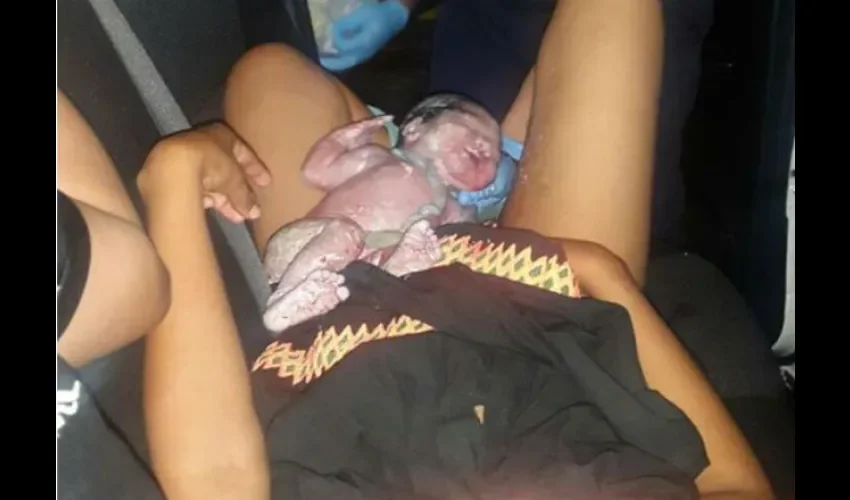 Mujer pare en patrulla en Chiriquí 