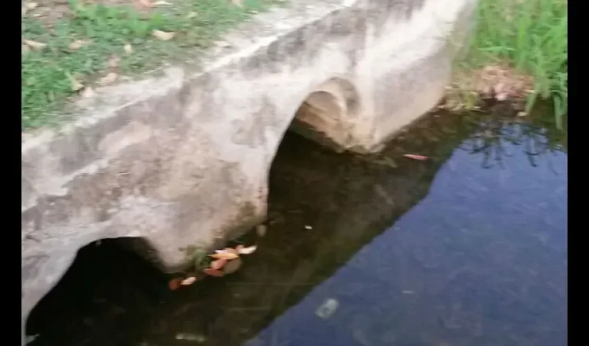 Problemas con desagüe en la Villa de Los Santos 