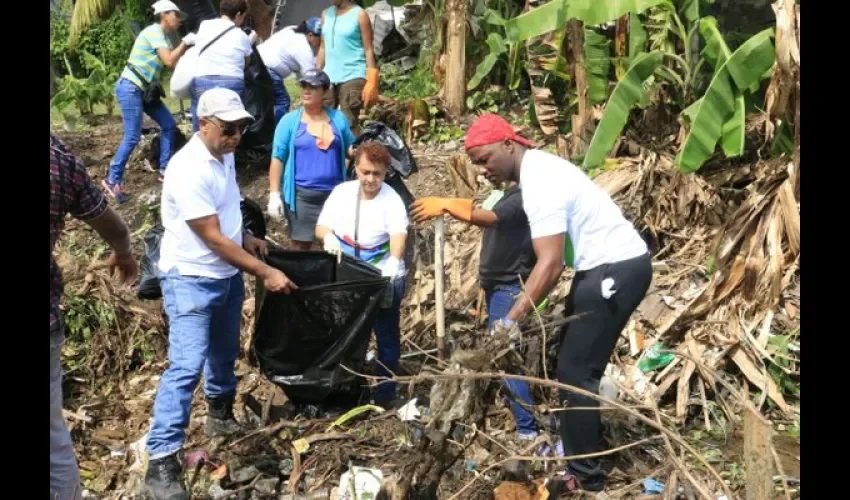 Limpieza en San Miguelito 