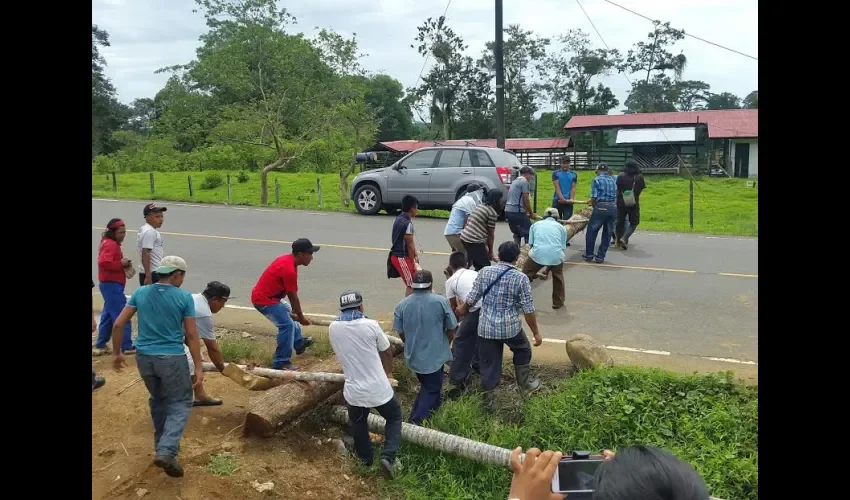 Indígenas protestan contra  hidroeléctrico Barro Blanco.