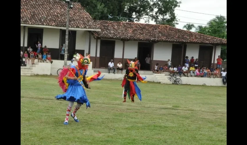 Pariteños celebran La Cuarteada del Sol