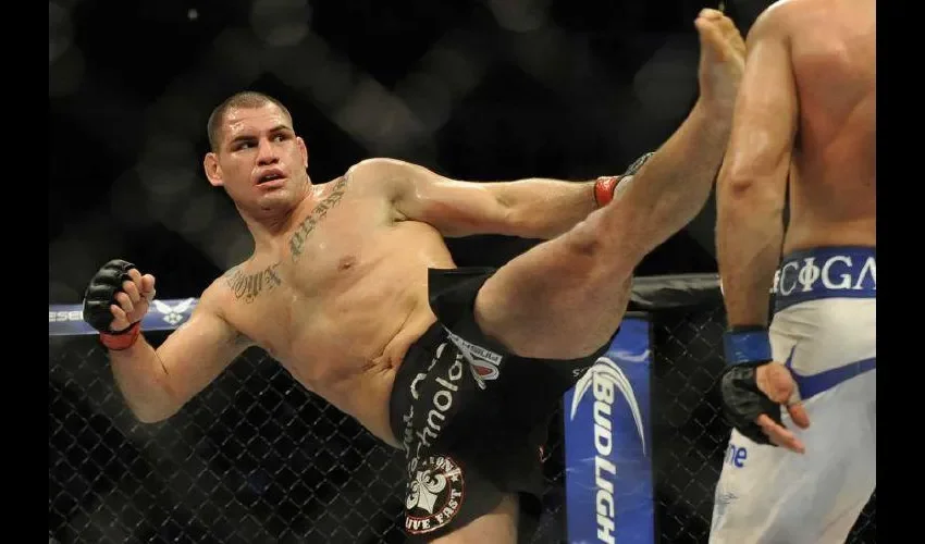 Caín Velásquez (izq.) AP