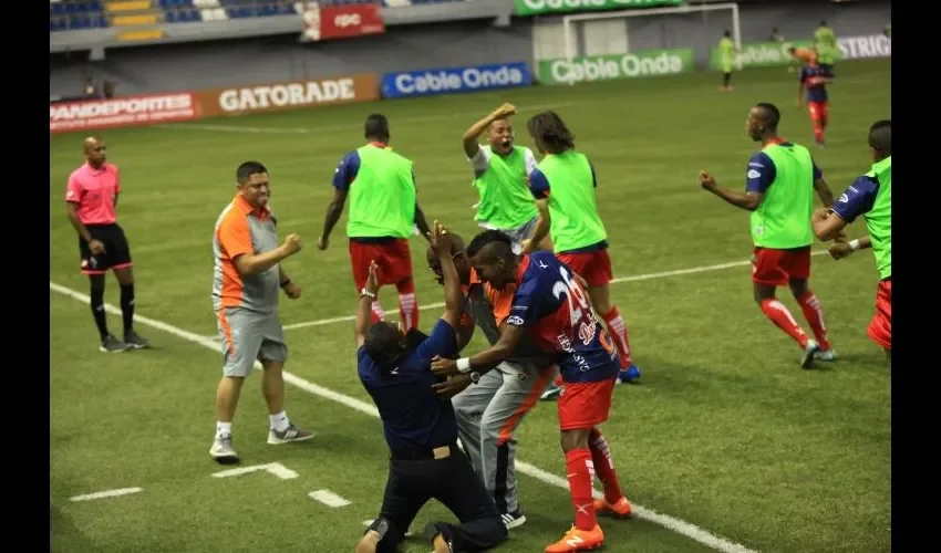 Plaza Amador se convirtió en el segundo clasificado a las semifinales del Torneo Clausura 2016 de la LPF. Anayansi Gamez