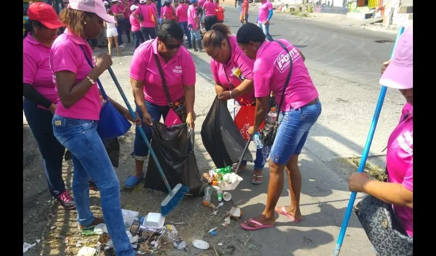 De nada sirven las jornadas de limpieza que realizan las autoridades, si la gente insiste en tirar la basura a las calles.