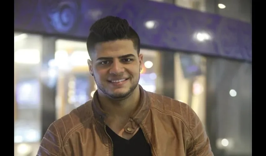 'Ahorita estoy mucho con mi pollita y vienen cosas más buenas pronto', dijo. Archivo