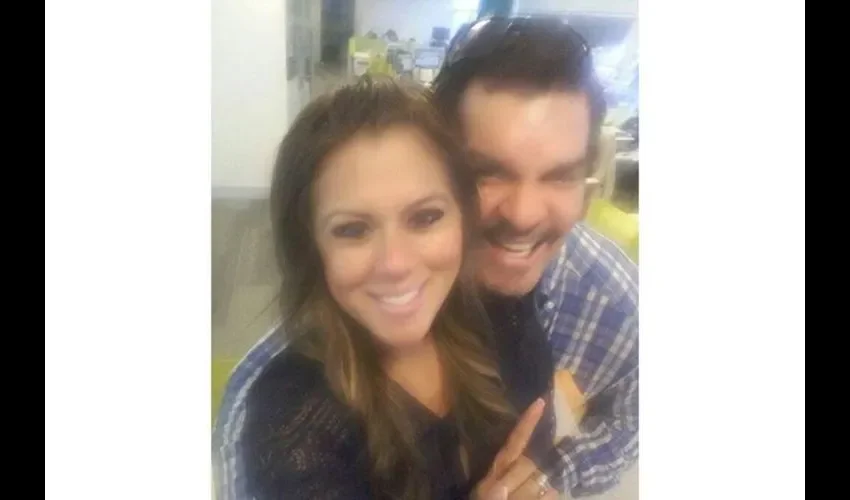 La prueba de todo. Susan junto a Poveda con el mensaje: "Y miren a quién me encontré y no es un chiste". Como sabrán, RPC se está armando con todo. Primero fue Juan Bravo junto a Generoso Espinosa, luego Pasquini. ¿Será Poveda la nueva ficha? Foto. Redes.