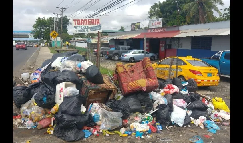 Muy cerca del centro de salud hay un tremendo  "pataconcito". Fotos: Jesús Simmons