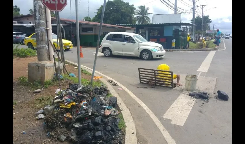 De todo sacaron de las alcantarillas cerca del centro.