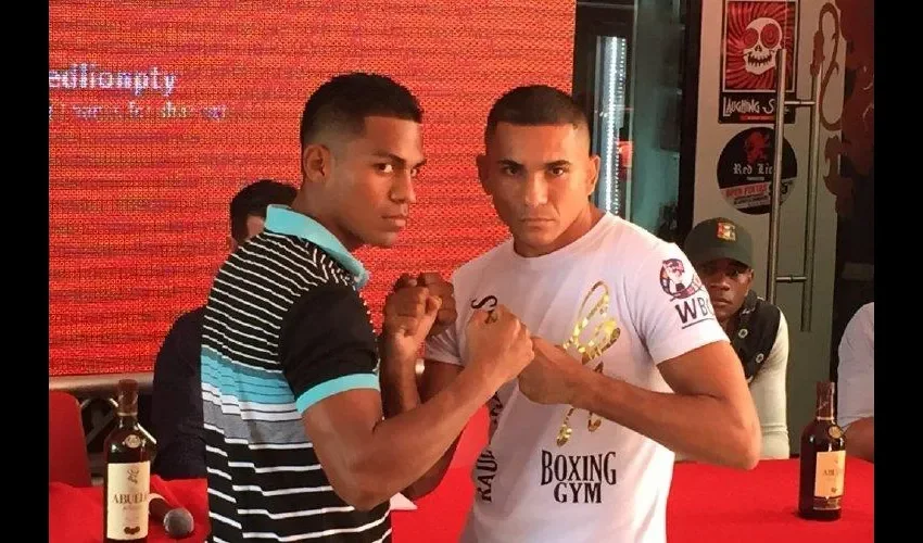 Ricardo Núñez (i) y Eric Castro pelearán en 135 libras. Cortesía @pyedelistmo