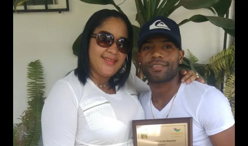 Dairis Reyes (izq.) y Jezreel Corrales ya tienen planes de casarse a finales de noviembre o a principios de diciembre.