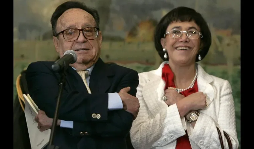 Las caricaturas inéditas fueron hechas por Chespirito para conquistarla. Archivo