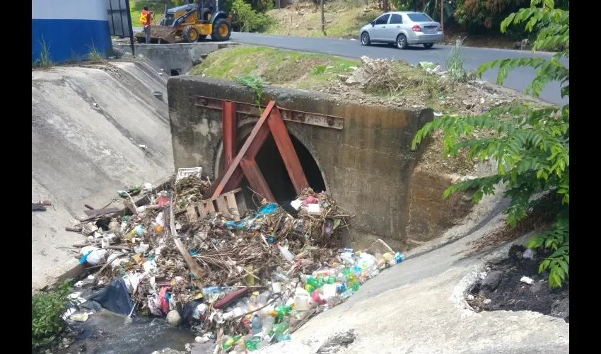 Muchas quebradas del distrito están llenas de toda clase de basura. Foto: Jesús Simmons