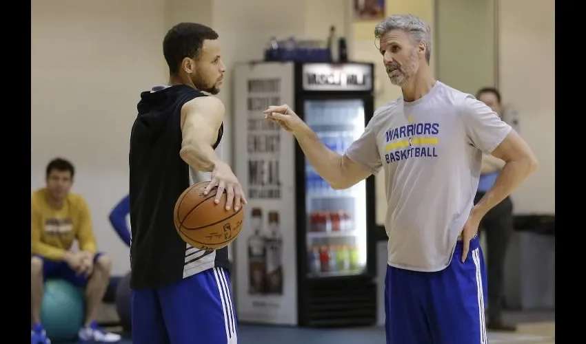 Stephen Curry con el balón AP
