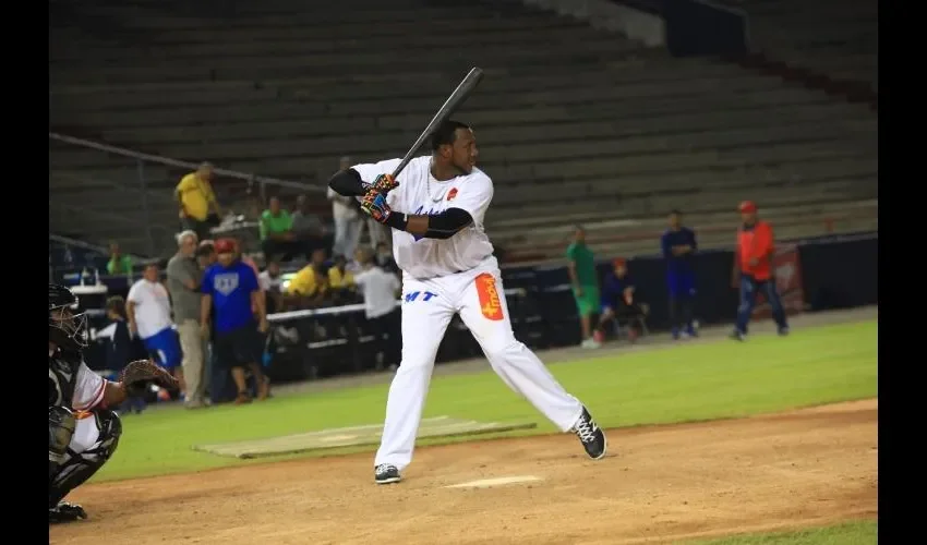 Rigoberto Catuy se robó los aplausos de los pocos fanáticos que asistieron al estadio Rod Carew. Anayansi Ganez