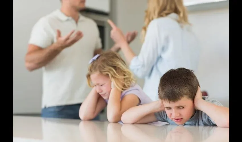 Los hijos son quienes pagan las malas decisiones de sus padres. Foto: Ilustrativa