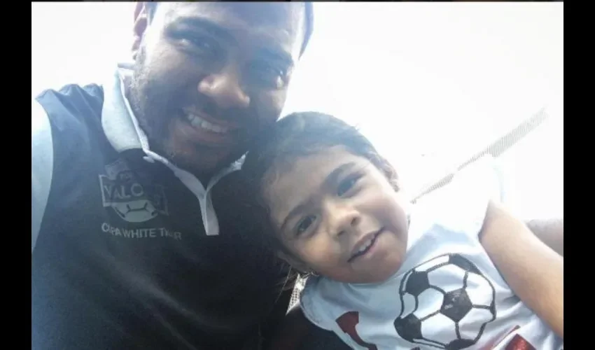 Viaje En el día de hoy estará viajando a México a estudiar, ya que le gusta instruirse siempre, y aprender cosas nuevas, menos dejarse como quien dice. Por otro lado, nos contó que trabaja como productor ejecutivo en TVN, que es otra de las facetas que tiene.