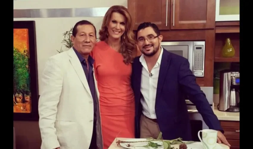 Vienen y van a entrevistas a Costa Rica.