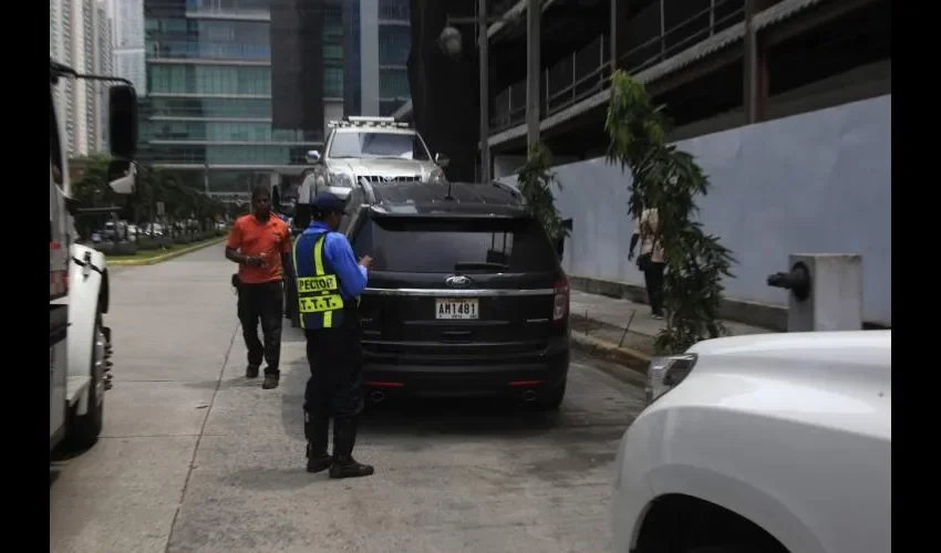 Ejecutivo N.° 640 de 27 de diciembre de 2006 establece el reglamento de tránsito vehicular en Panamá.