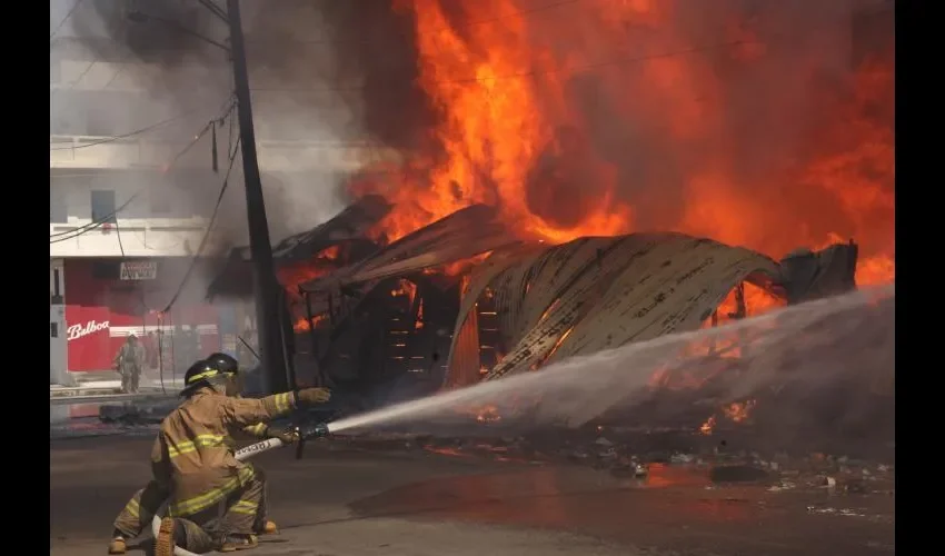 El  año pasado  se reportaron  más de 385 autos incendiados,  1, 331 emergencias por desperfectos eléctricos, 627 escapes de gas y 6,077 herbazales incendiados.