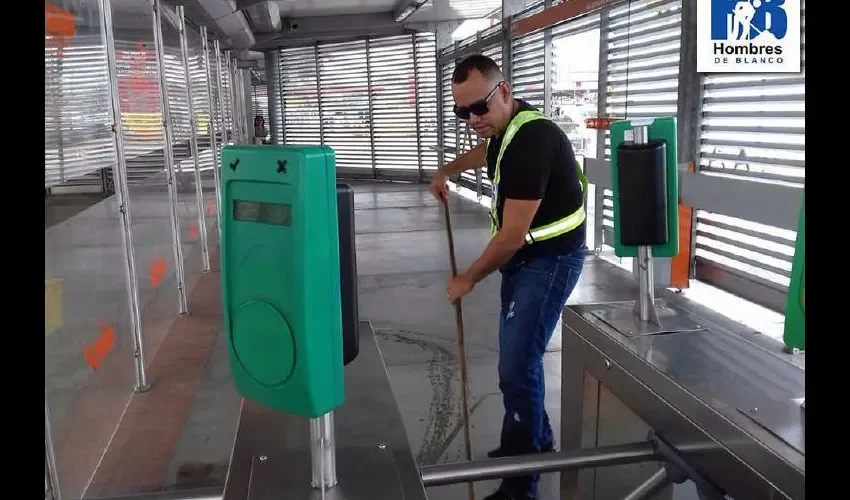 Las labores de limpieza se realizan las 24 horas.