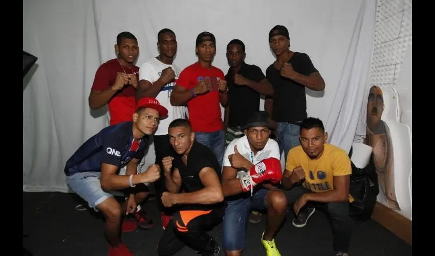 La mayoría de los boxeadores que combatirán en la función "Bajo Fuego" visitaron ayer Epasa. Josué Arosemena