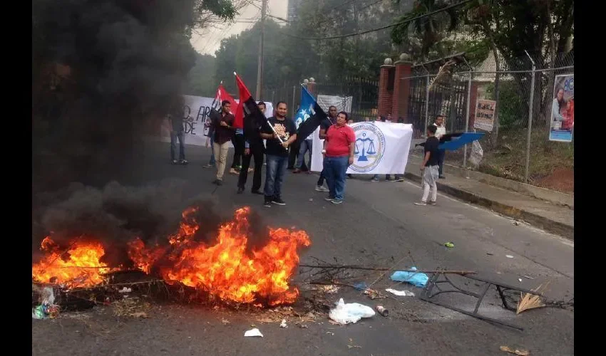 Salieron al mediodía a protestar. FOTO: CORTESÍA