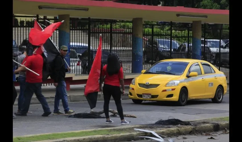 La vía estuvo cerrada más de tres horas.