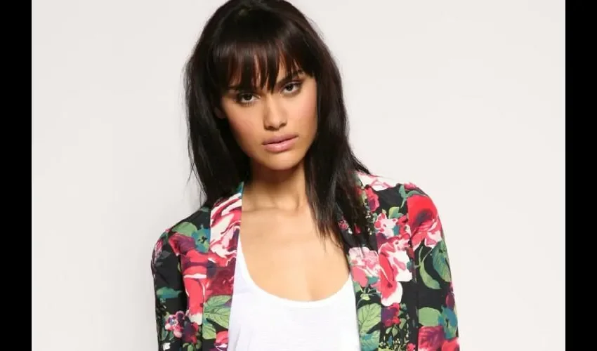 Las proporciones del torso también importan. Si se trata de una mujer con torso corto, puede animarse a un "blazer" un poco más largo, así conseguirá que el torso parezca más largo.