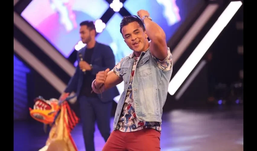 Sí señores, Sonia Marí no es la única que incumplió la regla de estar sin pareja antes del "show", pues nos enteramos de que Kevin también tiene una novia, y desde hace tiempo.