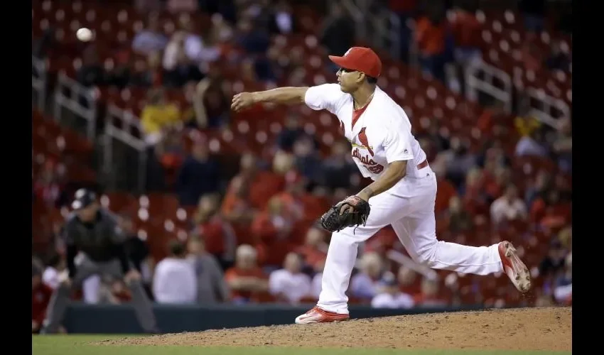 Rubén "Rookie" Tejada enfrentó a cinco bateadores, a tres los dominó y  dos le sonaron cuadrangulares. AP