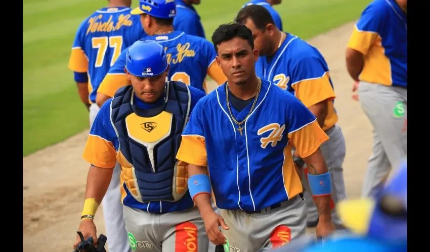 Ulises Montilla (dcha.) llegó  a Herrera procedente de Veraguas, como refuerzo en la serie de seis.