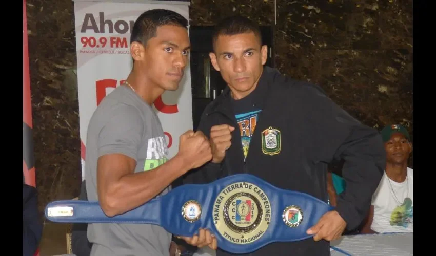 Eric Castro (dcha.) y Ricardo Núñez posaron ayer en la conferencia de prensa.