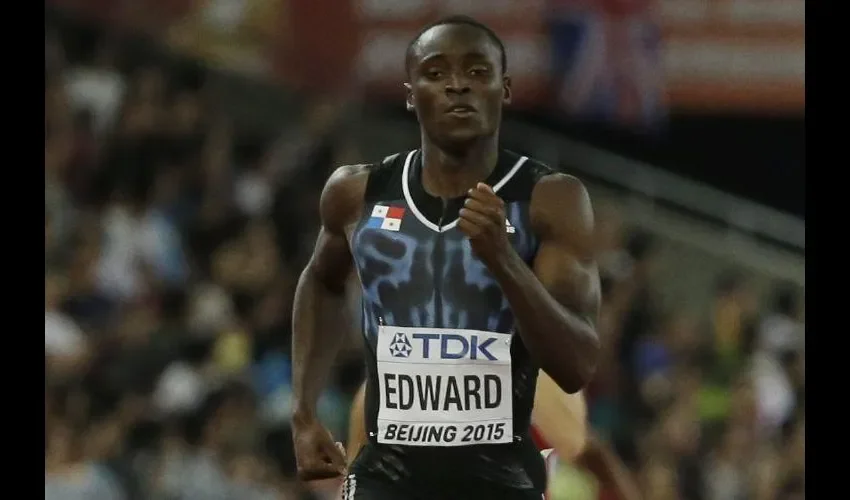 Alonso Edward compite en los 200 metros planos. AP