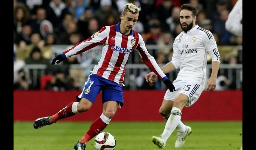 Antoine Griezmann (izq.) es uno de los hombres más peligrosos en ataque con los que cuenta el Atlético de Madrid. EFE
