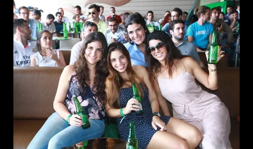 Este grupo de amigas  disfrutaron al máximo la final de la Champions. 