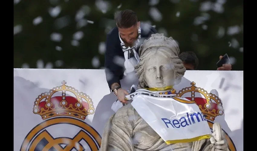 Ramos con la Cibeles. EFE