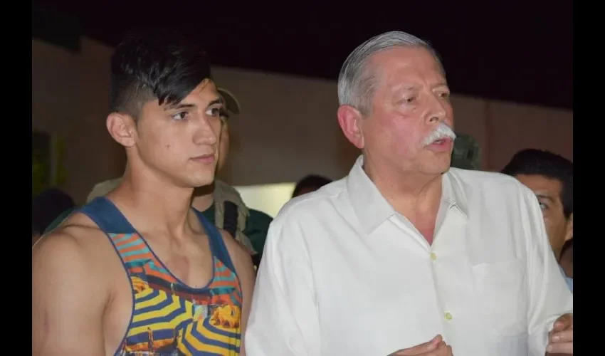 Pulido, junto al gobernador de Tamaulipas. EFE