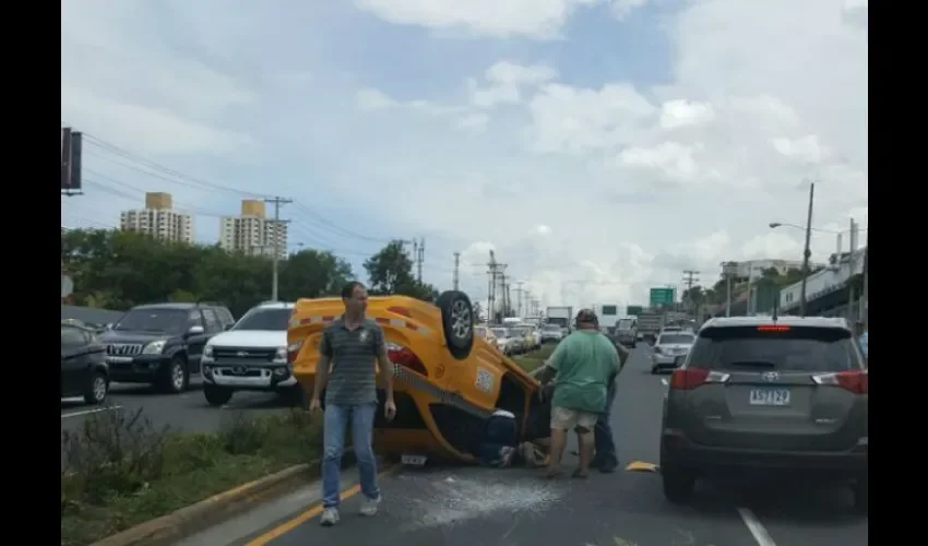 Accidente de tránsito en Vía Domingo Díaz 