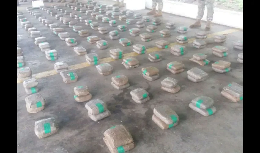 Incautan droga en las orillas del río Juan Díaz, Panamá.