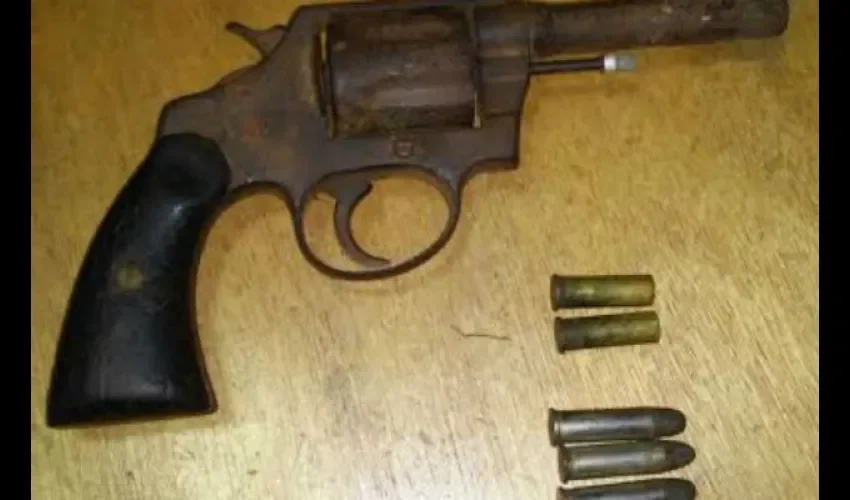 Amenazaba con arma en Los Santos