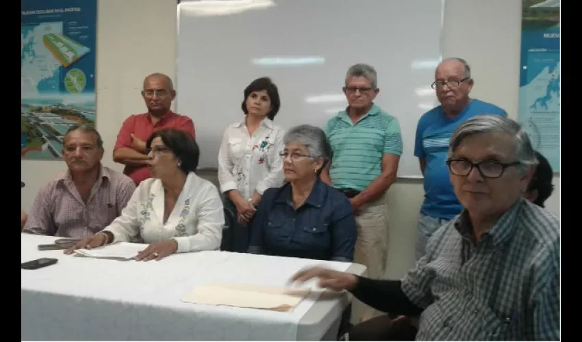 Reunión por la basura en Guararé 