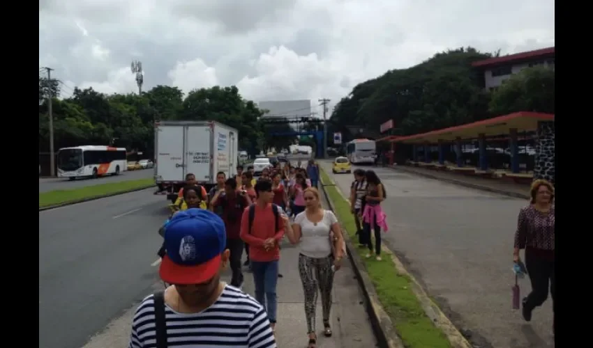 Marcha en la vía Transístmica