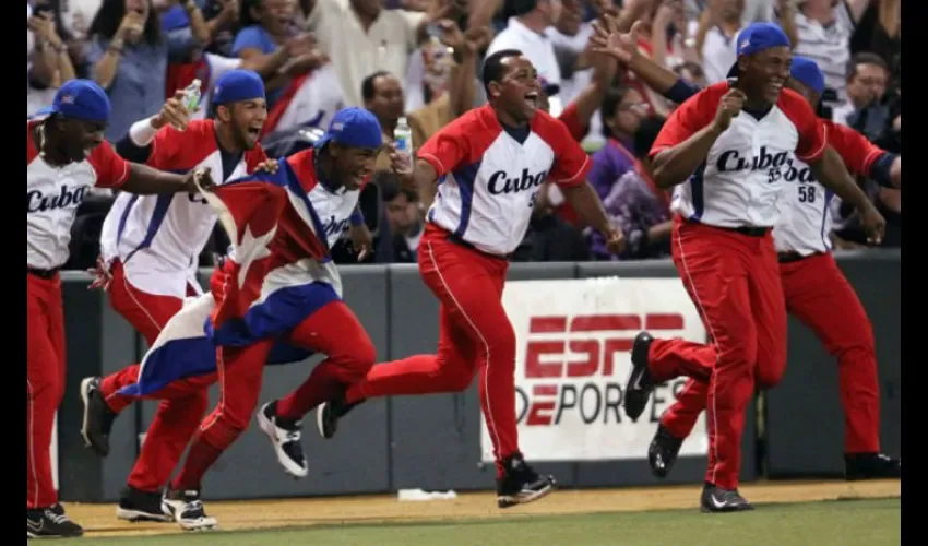 Los cubanos han sido protagonistas en el béisbol. / Foto AP