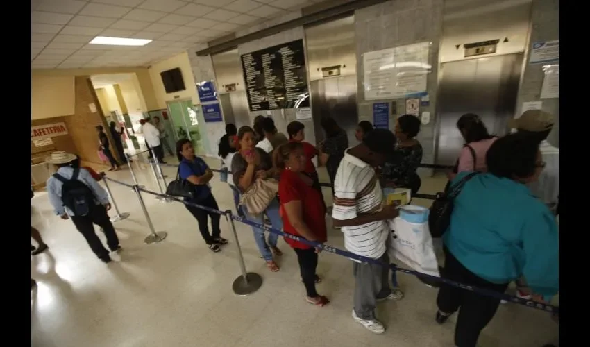 La CSS instaló una Sala  para monitorear del comportamiento diario de los casos. 