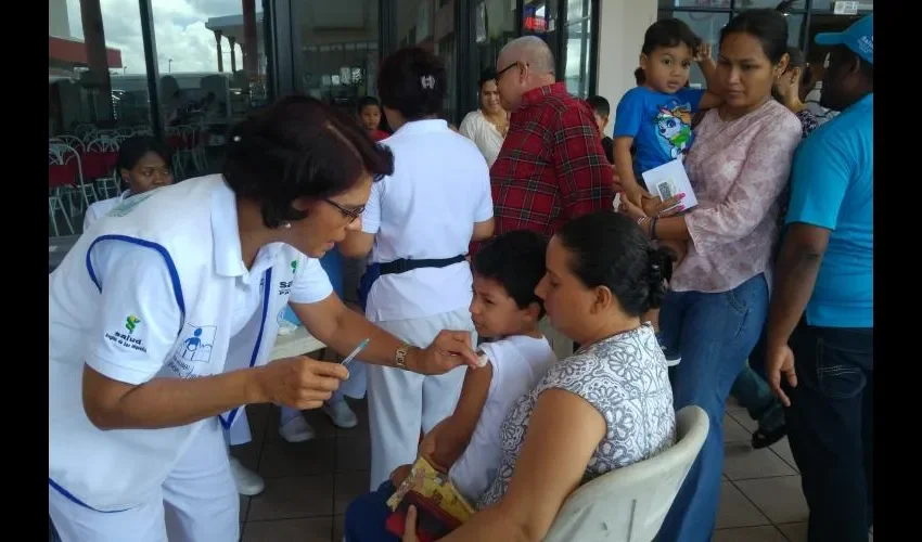 Autoridades piden no dejar de ir a vacunarse. Foto: Jean Carlos Díaz