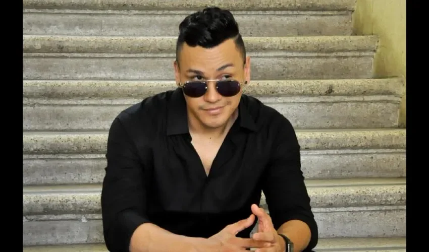 Flex comentó que no niega de donde viene y se mantiene fiel al "romantic style". Archivo