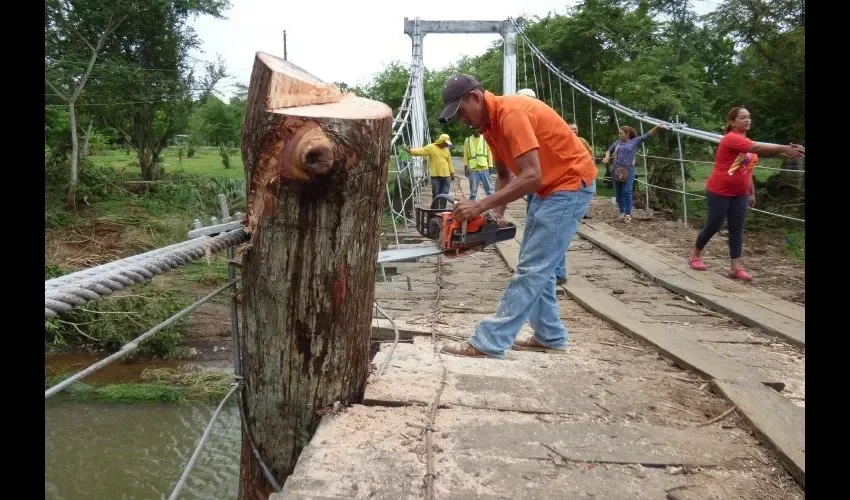 La infraestructura del puente sobre el río Cabobré, en San Martín, no es segura. Foto: Jesús Simmons