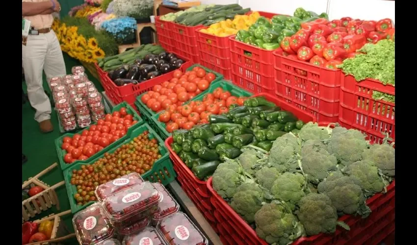 Combina la leche con frutas frescas que poseen ácidos, los cuales favorecen la absorción del calcio contenido en la leche o el yogur.