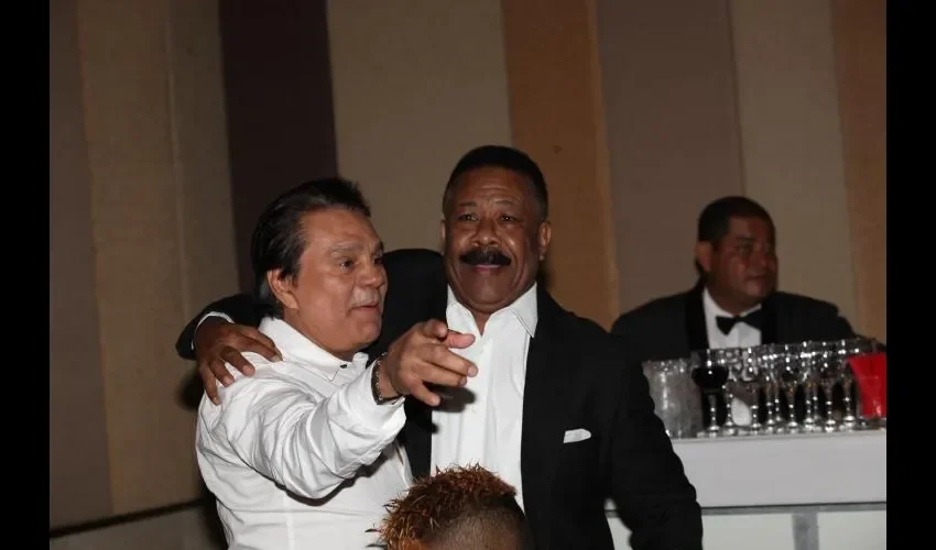 Roberto Durán y Eusebio Pedroza están contentos por la inducción de Zapata al Salón de la Fama. Anayansi Gamez